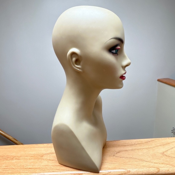 Mannequin Head - Picture 3 of 5